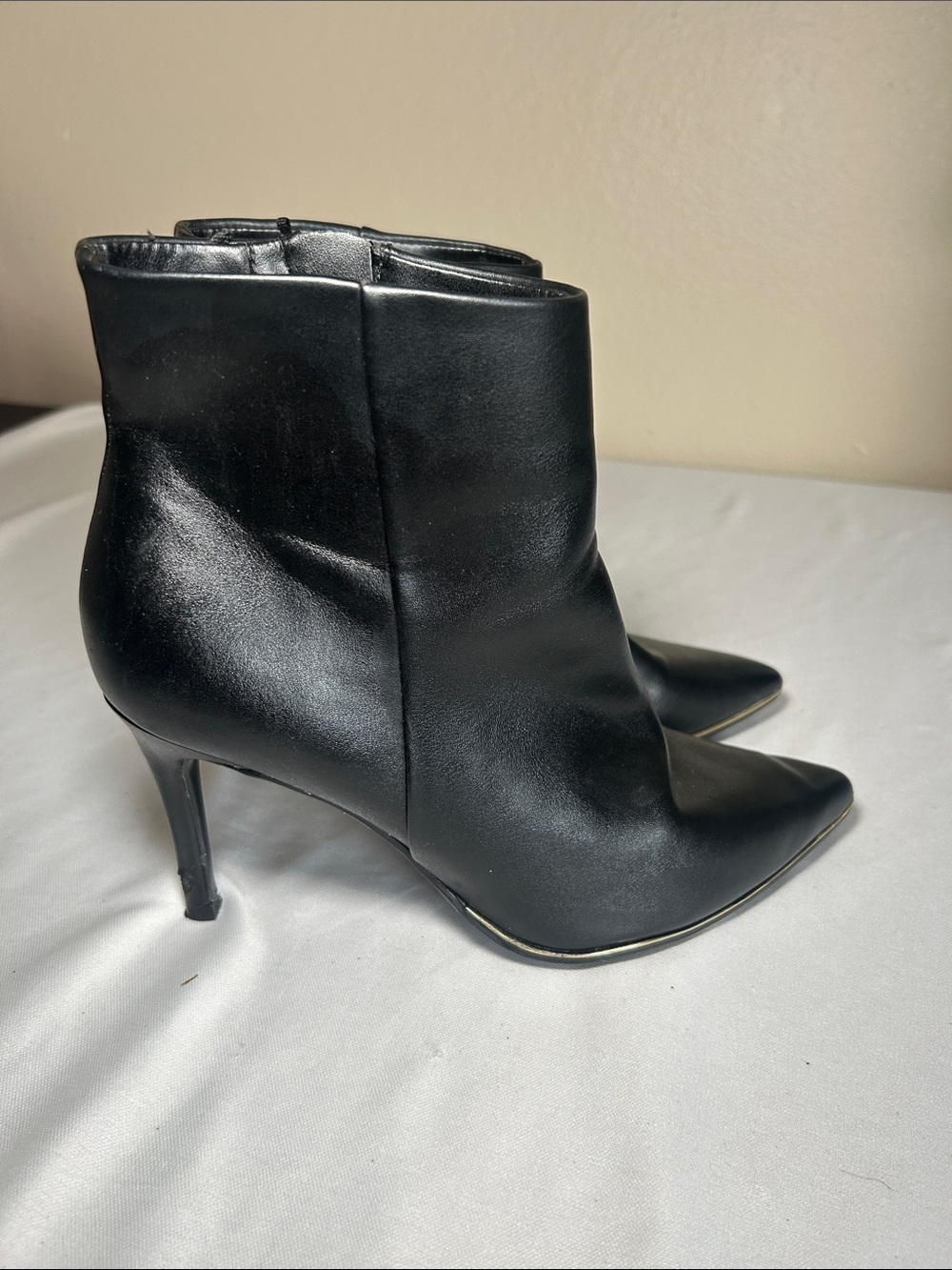 Marc Fisher Dalla Pointed Toe Stiletto Black Ankle Boot Size 8M
